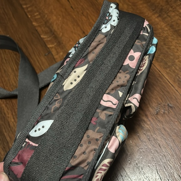 LeSportsac crossbody nylon purse bag - Picture 6 of 15